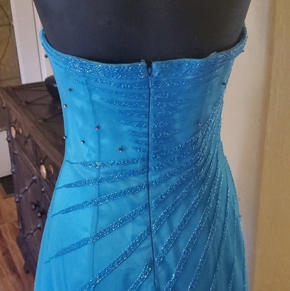 Cache Prom/Formal Dress - Picture 4 of 7